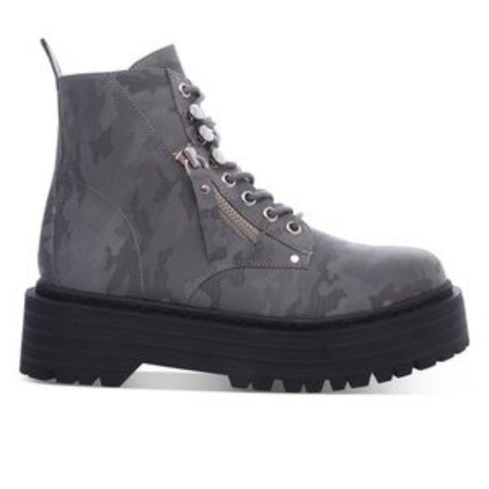NEW  Madden Girl Mash Flatform Combat Boots - Picture 3 of 15